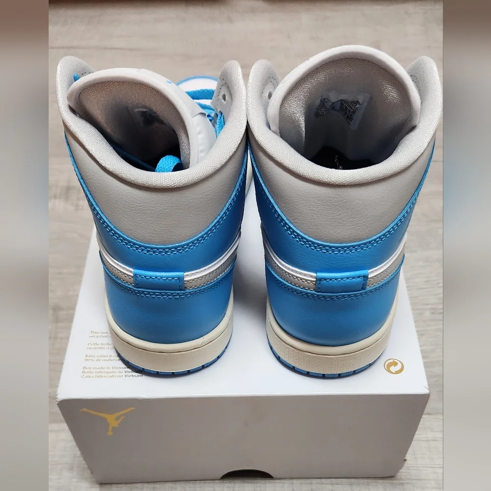 SOLD!!Jordan 1 Mid Powder Blue - Picture 4 of 5